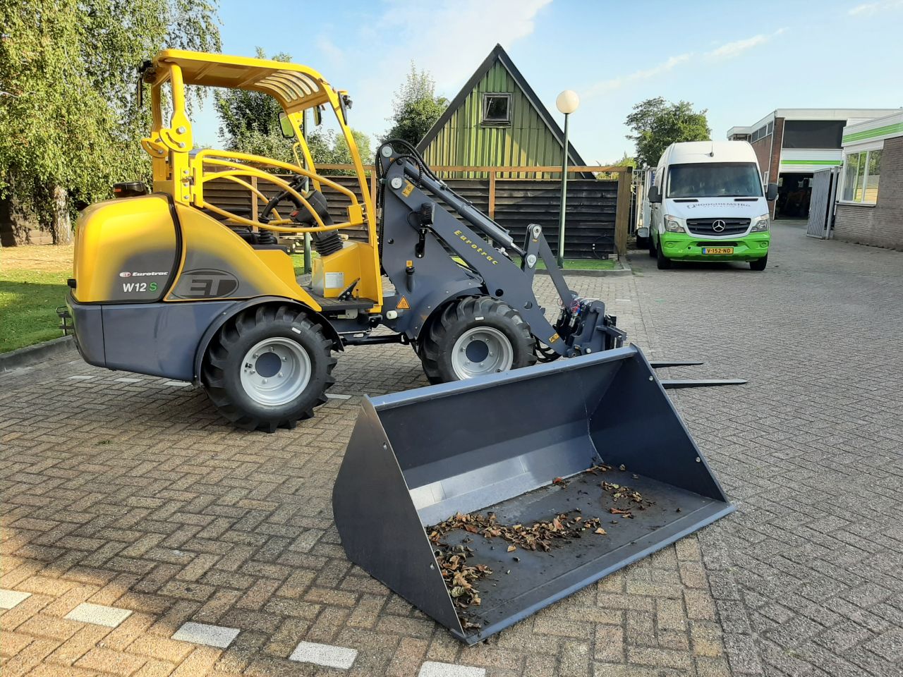 Eurotrac W12 S - Incl. grondbak en palletvork - Lease evt.