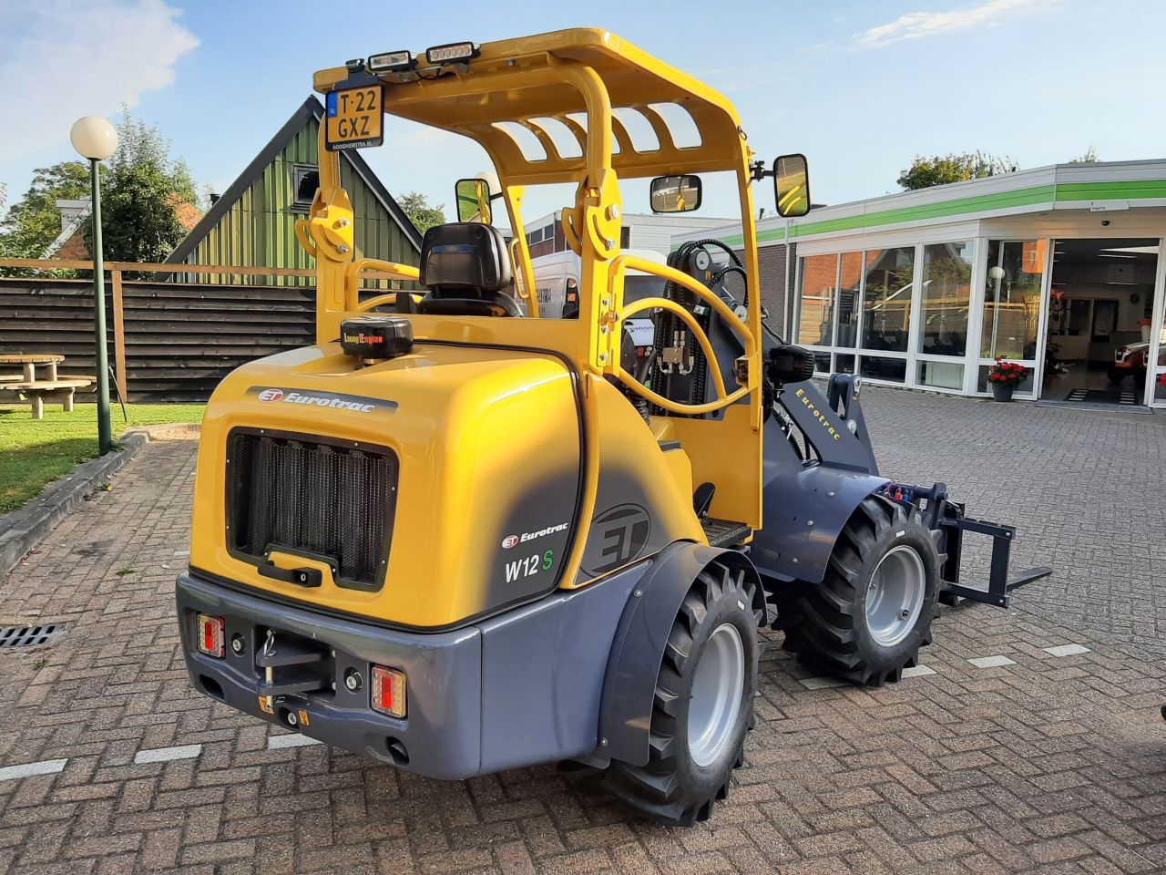 Eurotrac W12 S - Incl. grondbak en palletvork - Lease evt.