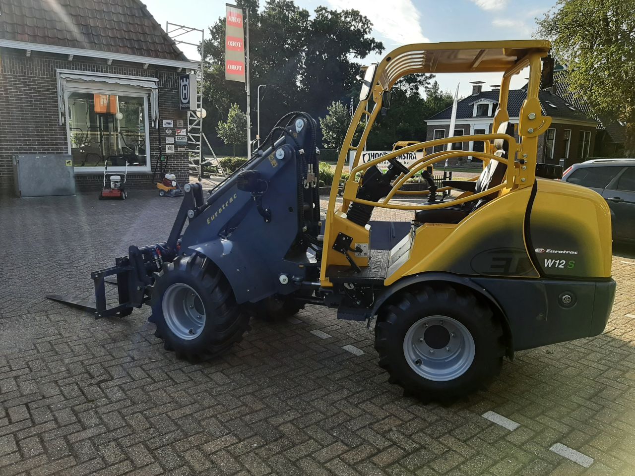 Eurotrac W12 S - Incl. grondbak en palletvork - Lease evt.