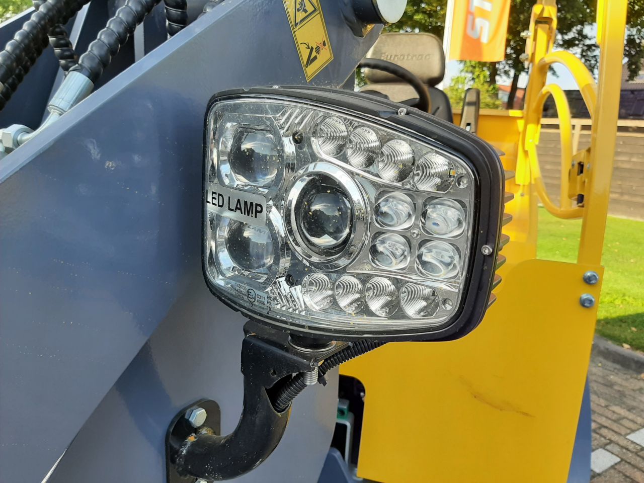 Eurotrac W12 S - Incl. grondbak en palletvork - Lease evt.
