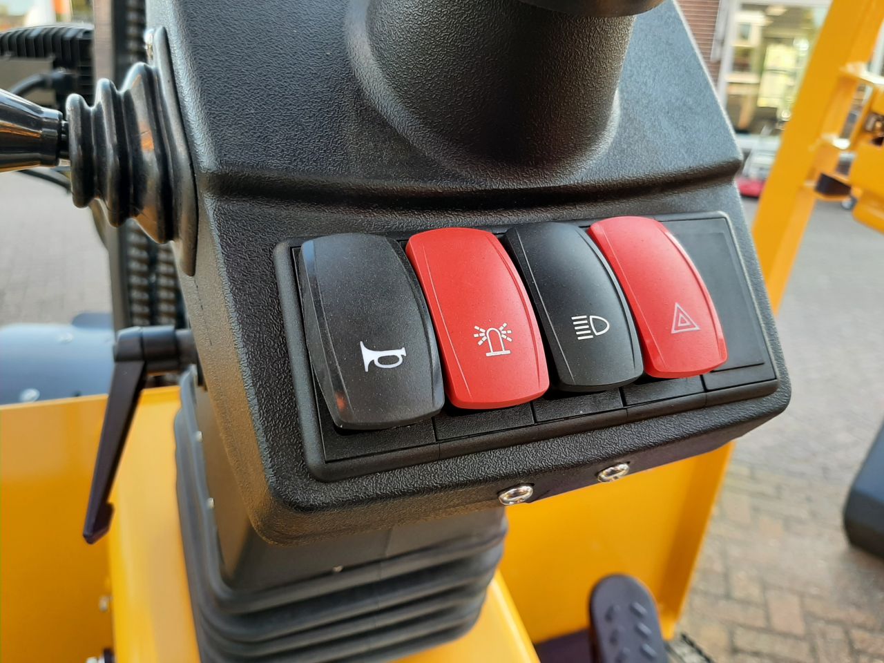 Eurotrac W12 S - Incl. grondbak en palletvork - Lease evt.