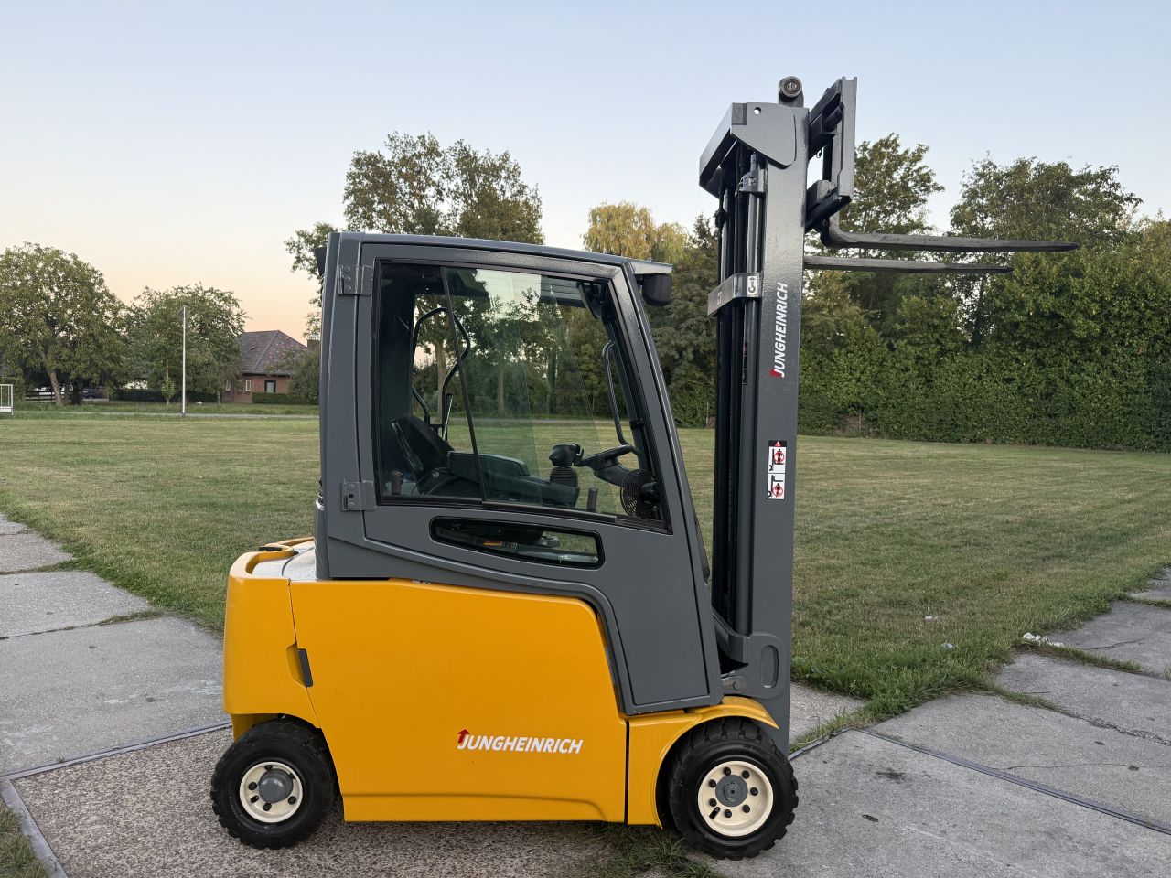 Jungheinrich 1800KG 3-delig 5.5M Freelift Sideshift 4e ventiel