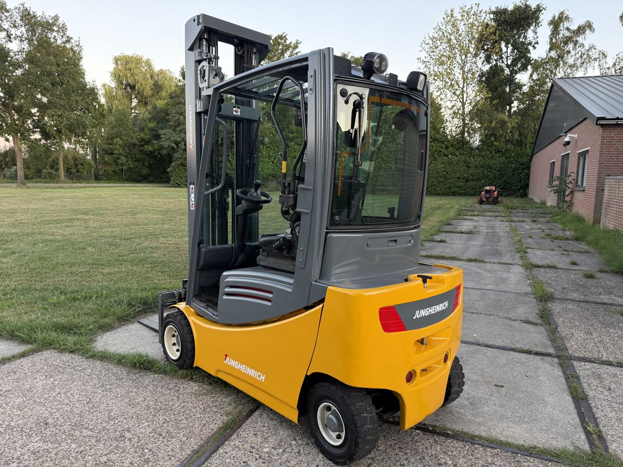 Jungheinrich 1800KG 3-delig 5.5M Freelift Sideshift 4e ventiel