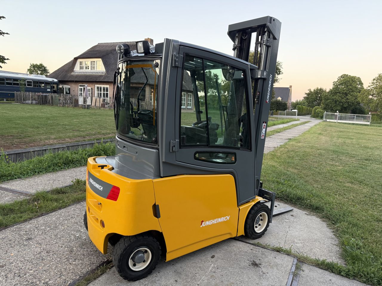Jungheinrich 1800KG 3-delig 5.5M Freelift Sideshift 4e ventiel