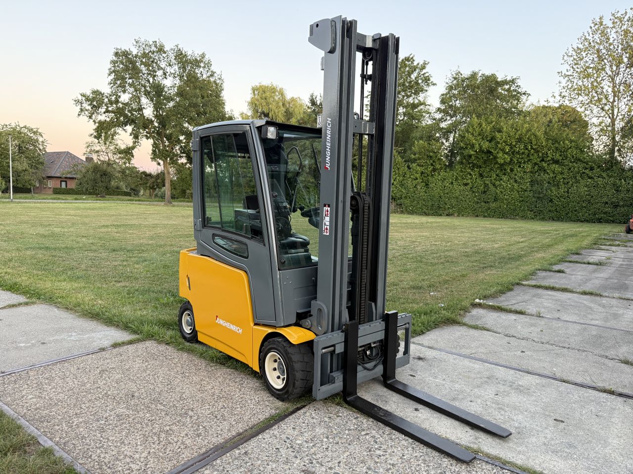 Jungheinrich 1800KG 3-delig 5.5M Freelift Sideshift 4e ventiel