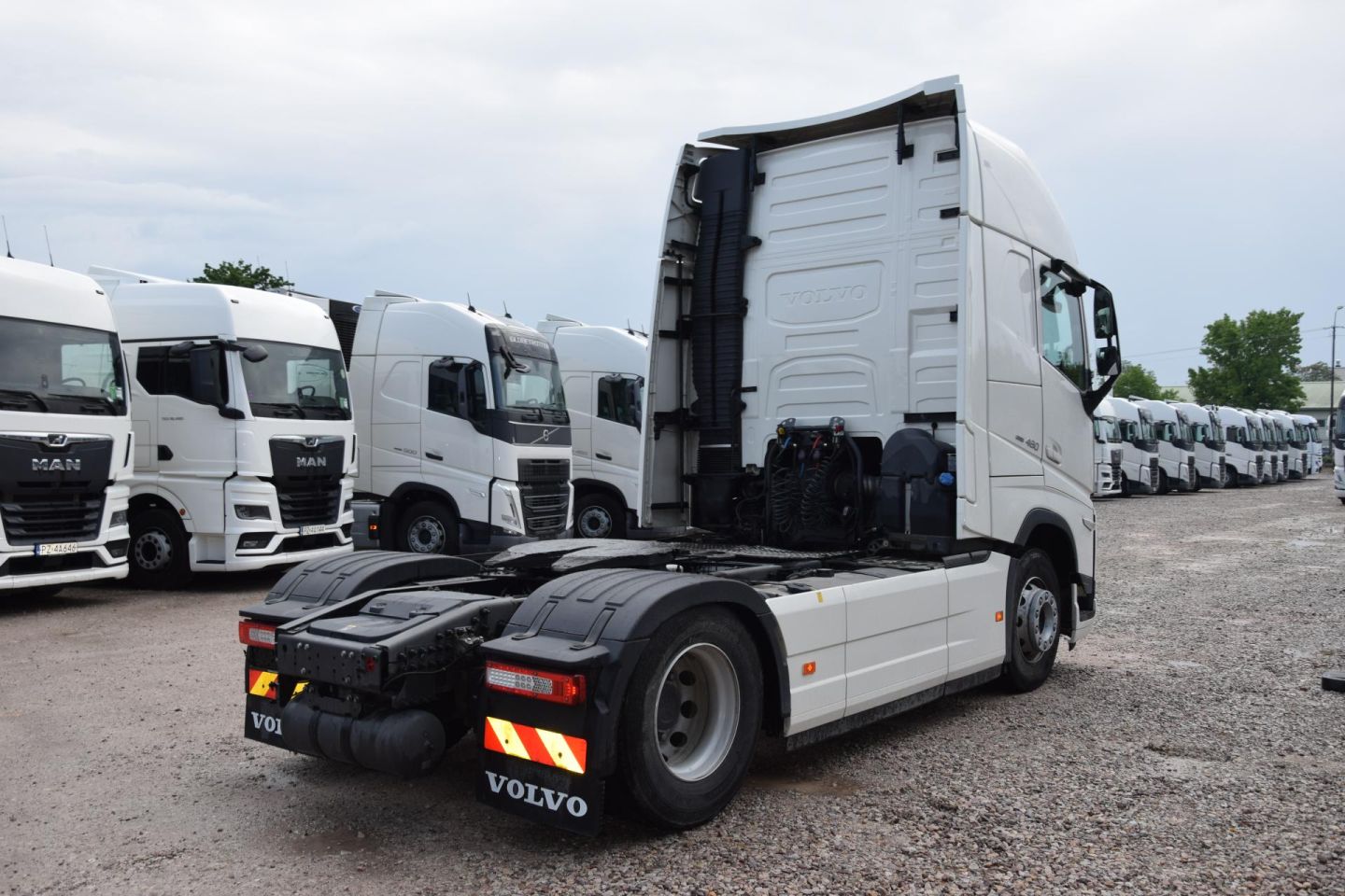 Volvo FH 460 Globetrotter XL i-Save Side Skirts