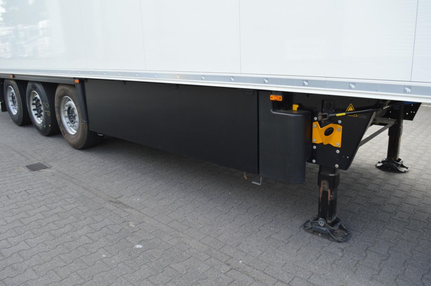 Schmitz Cargobull SKO FP 45 Carrier Vector 1550
