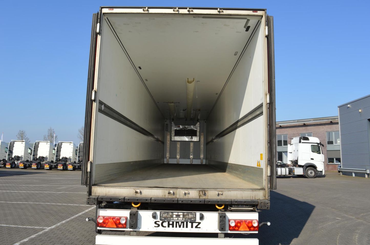 Schmitz Cargobull SKO FP 45 Carrier Vector 1550