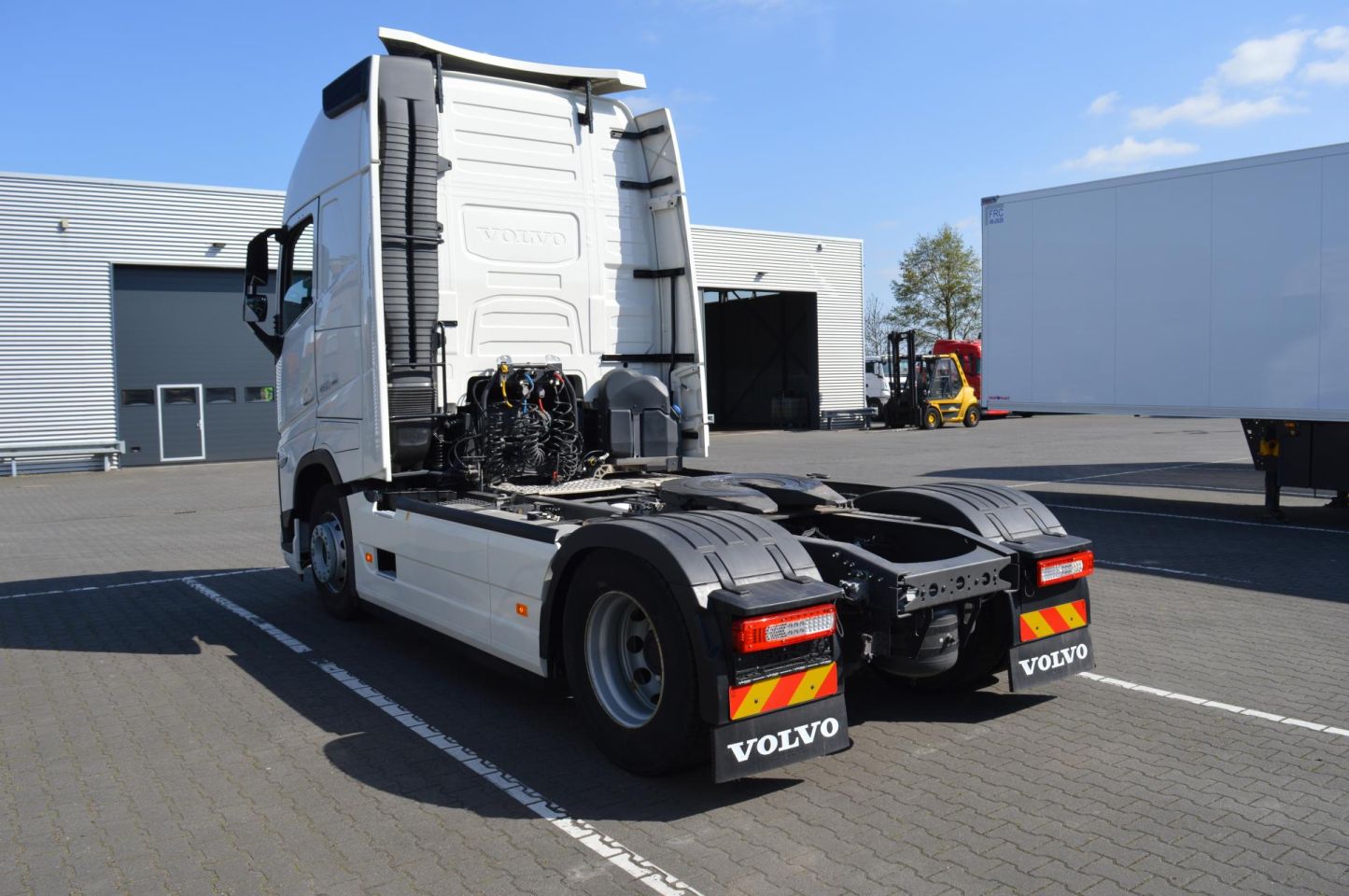 Volvo FH 460 Globetrotter XL i-Save Side Skirts