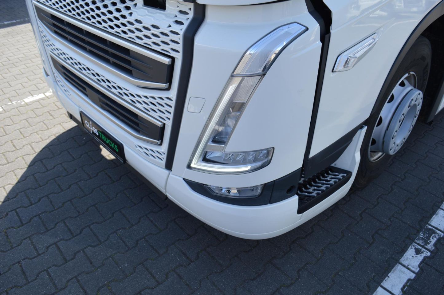Volvo FH 460 Globetrotter XL i-Save Side Skirts