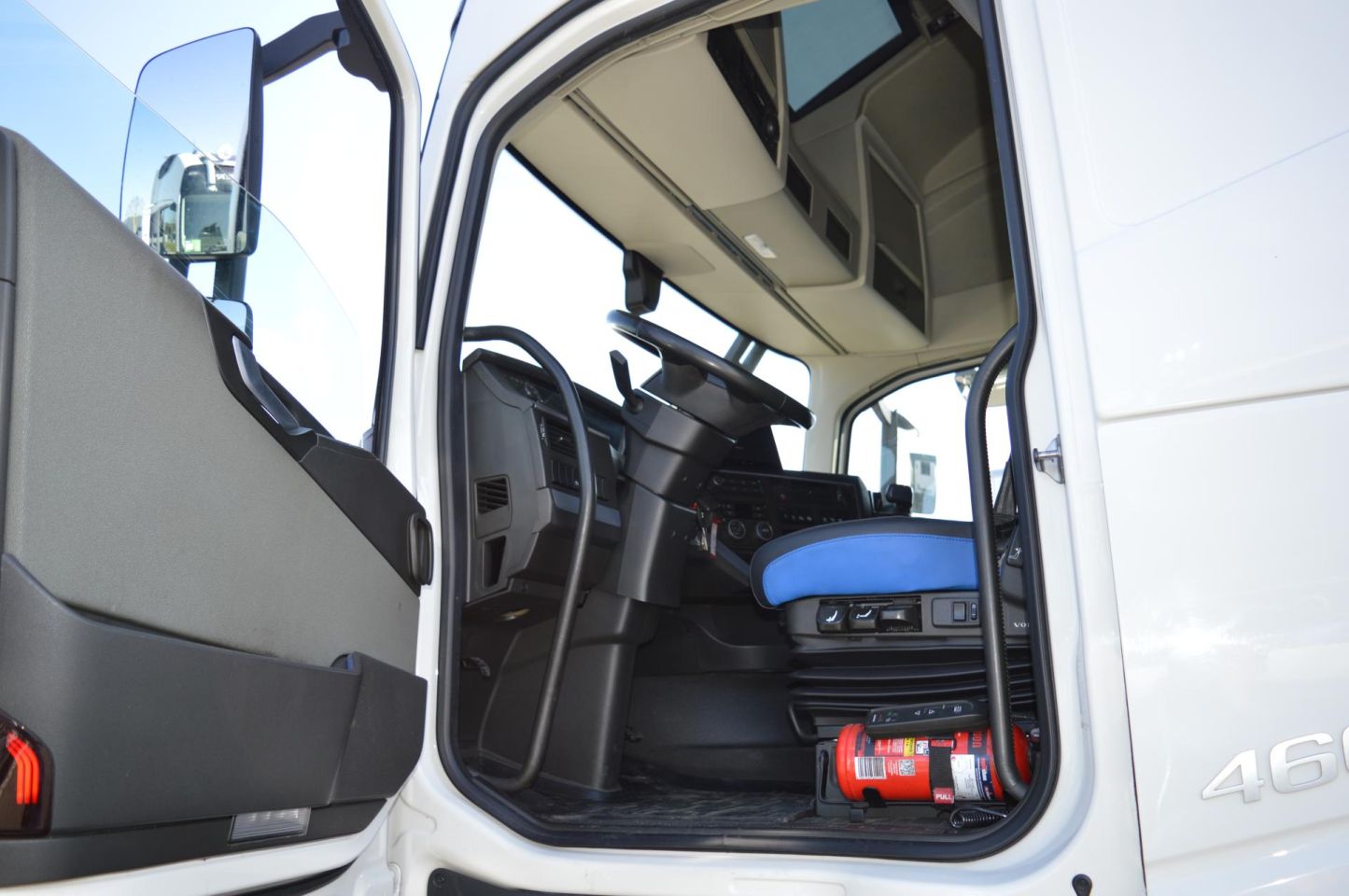 Volvo FH 460 Globetrotter XL i-Save Side Skirts