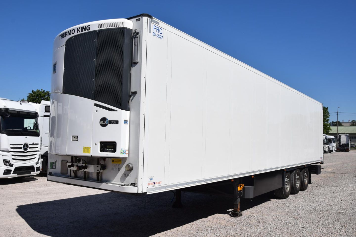 Schmitz Cargobull SKO Double Deck FP 45 ThermoKing SLXi 300 Lifting Axle