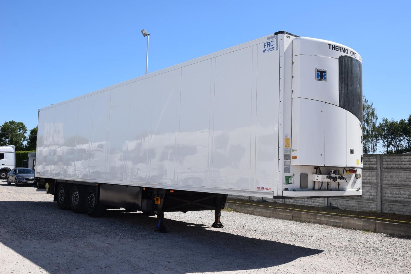 Schmitz Cargobull SKO Double Deck FP 45 ThermoKing SLXi 300 Lifting Axle