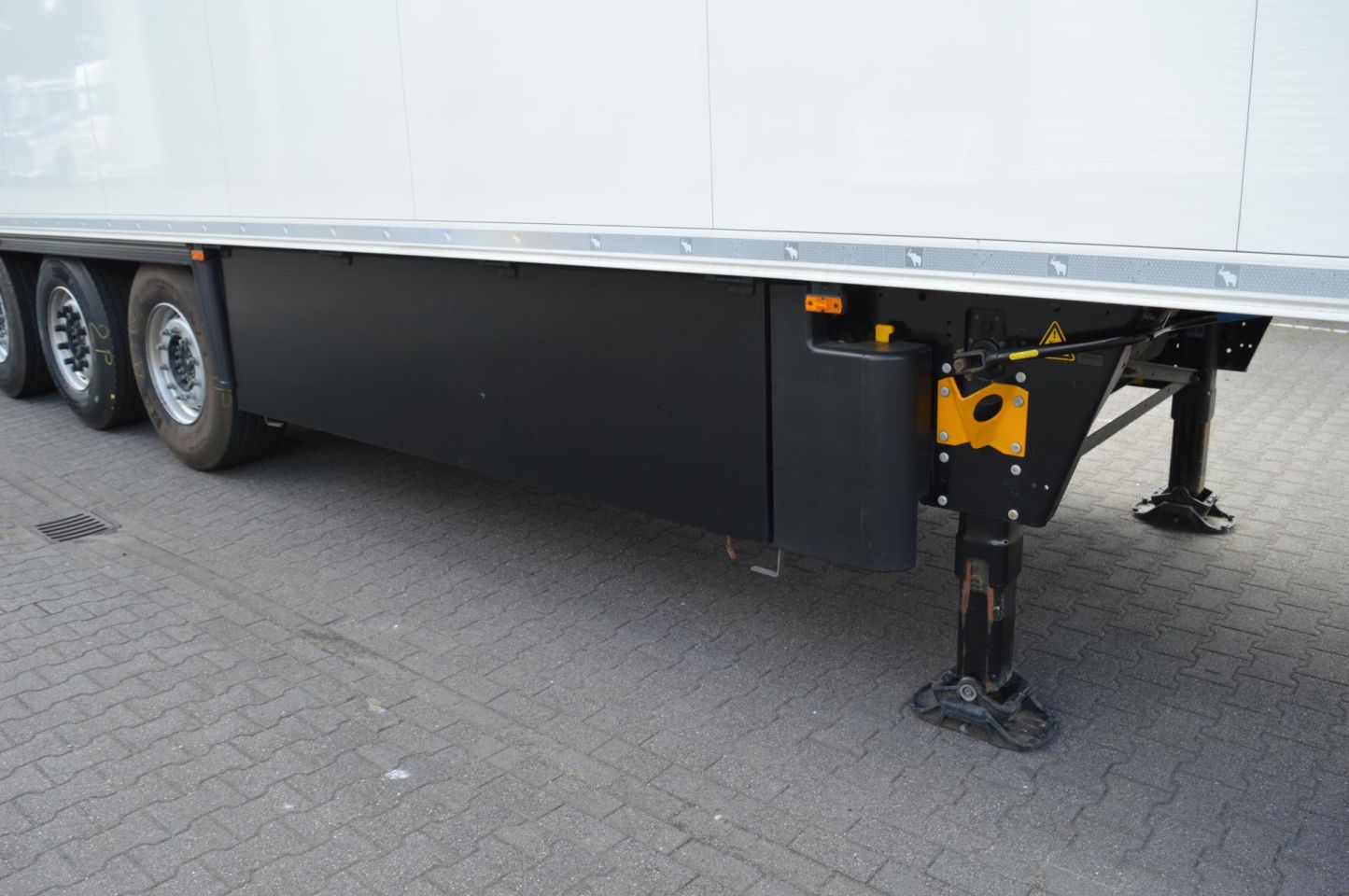 Schmitz Cargobull SKO FP 45 Carrier Vector 1550
