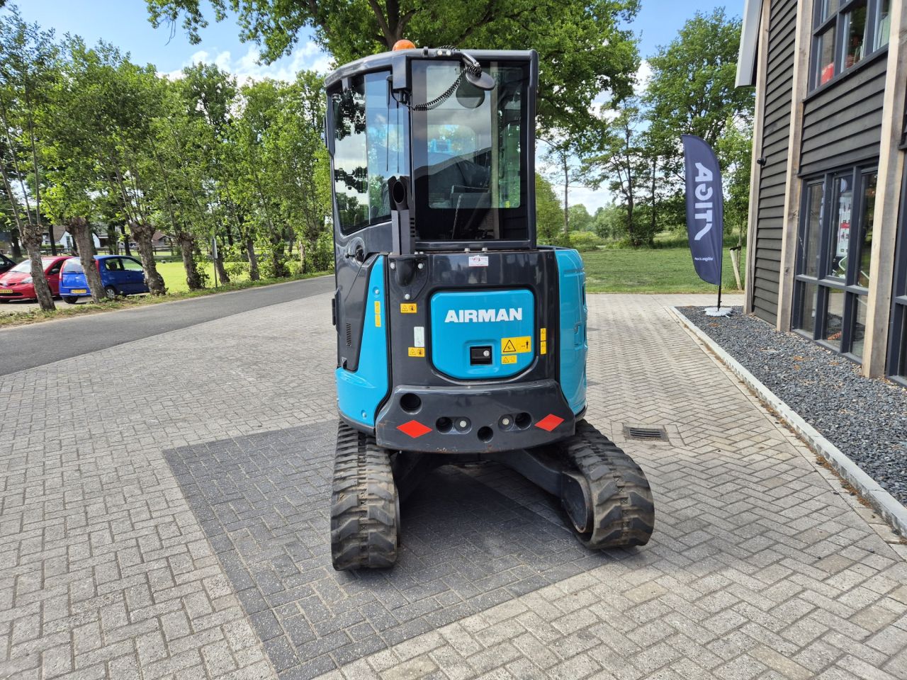 Gebruikte AIRMANN AX33U midigraver 3510 kgs