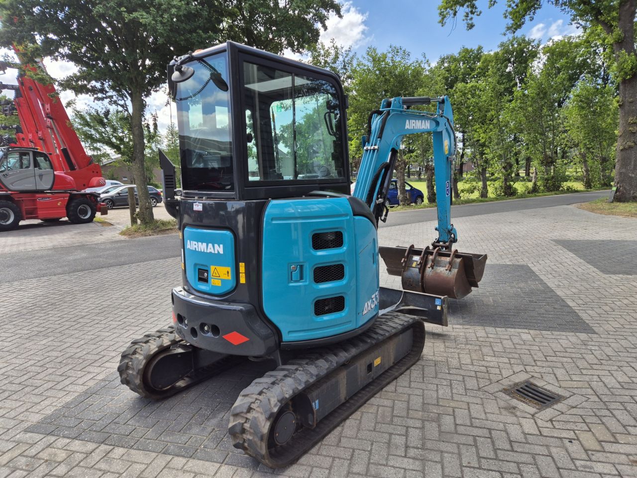 Gebruikte AIRMANN AX33U midigraver 3510 kgs