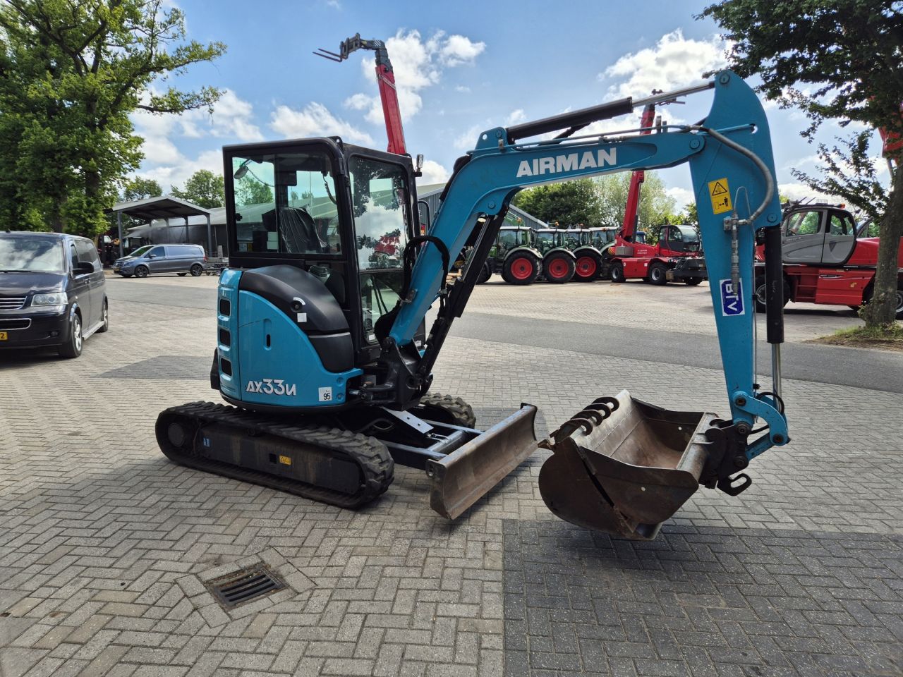Gebruikte AIRMANN AX33U midigraver 3510 kgs