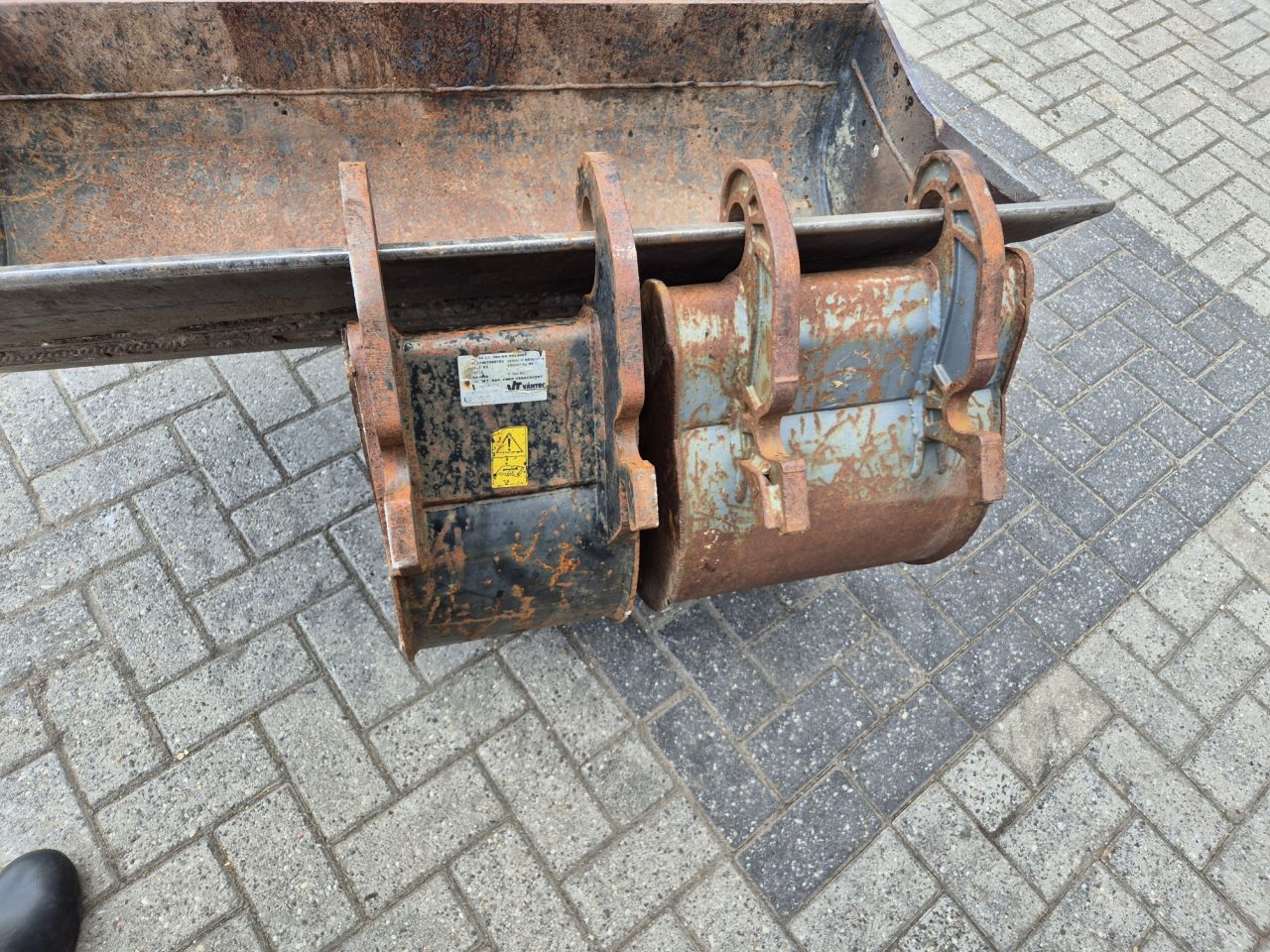 Gebruikte AIRMANN AX33U midigraver 3510 kgs