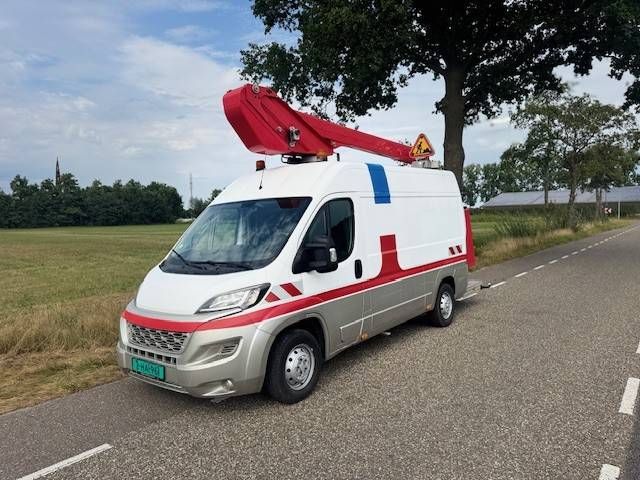 LKW mit Arbeitsbühne Peugeot Boxer 2.2HDI Diesel 12.5m 2016