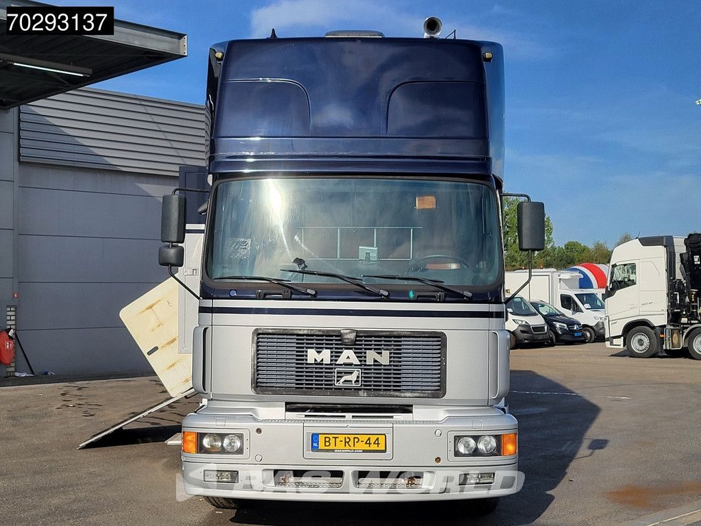 MAN FL 4X2 NL-Horsetruck 6 Horses with Living Pferdentransport Manual Euro 2