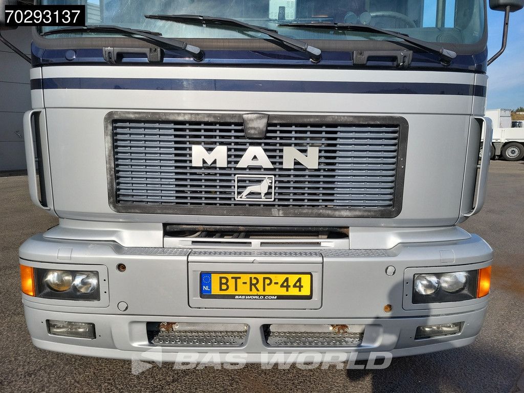 MAN FL 4X2 NL-Horsetruck 6 Horses with Living Pferdentransport Manual Euro 2
