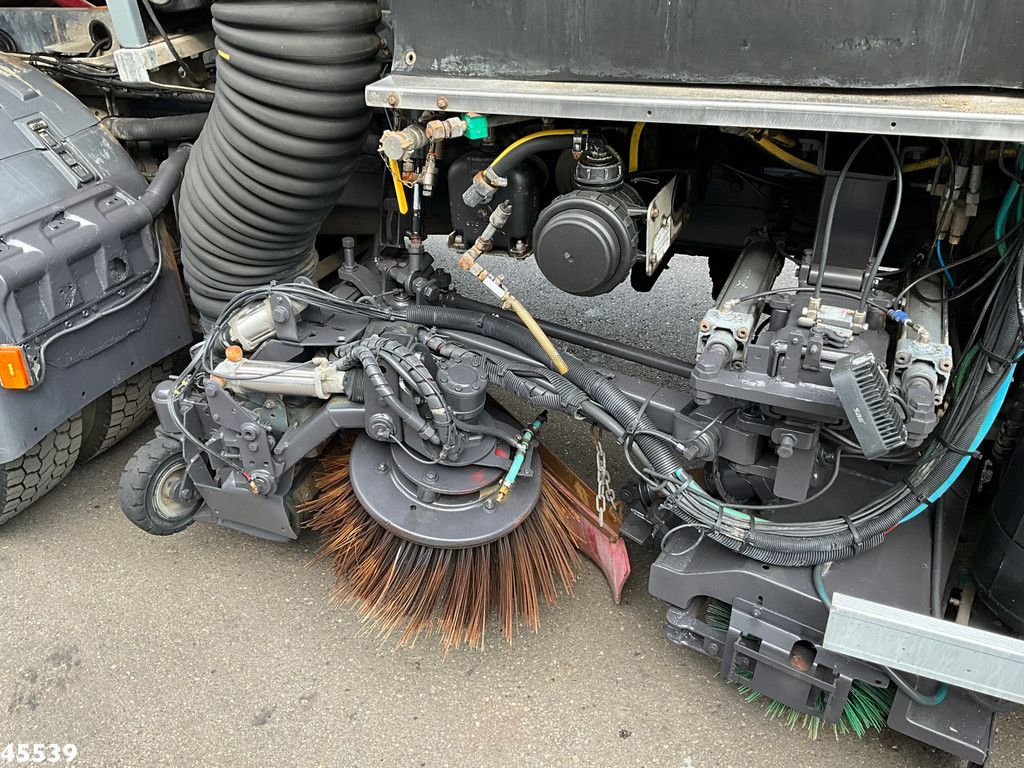Scania P 340 Koks 7m³ Wegdekreiniger