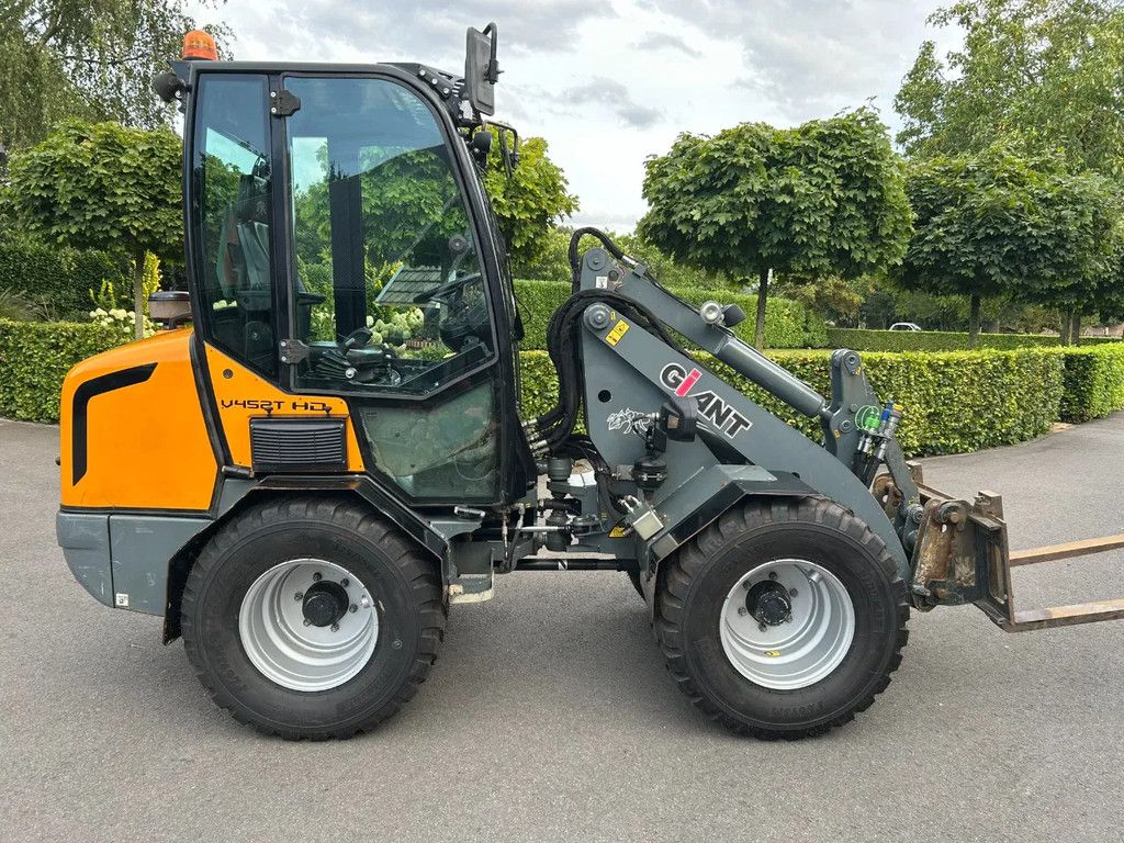 Giant V452T HD