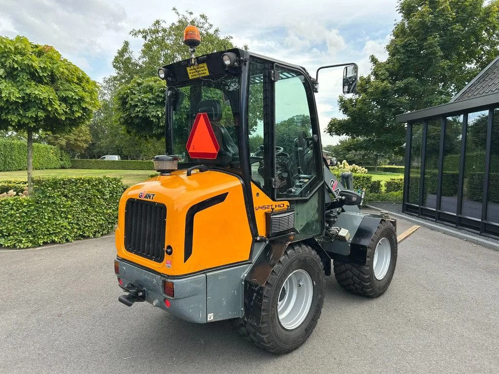 Giant V452T HD