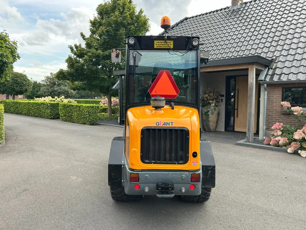 Giant V452T HD