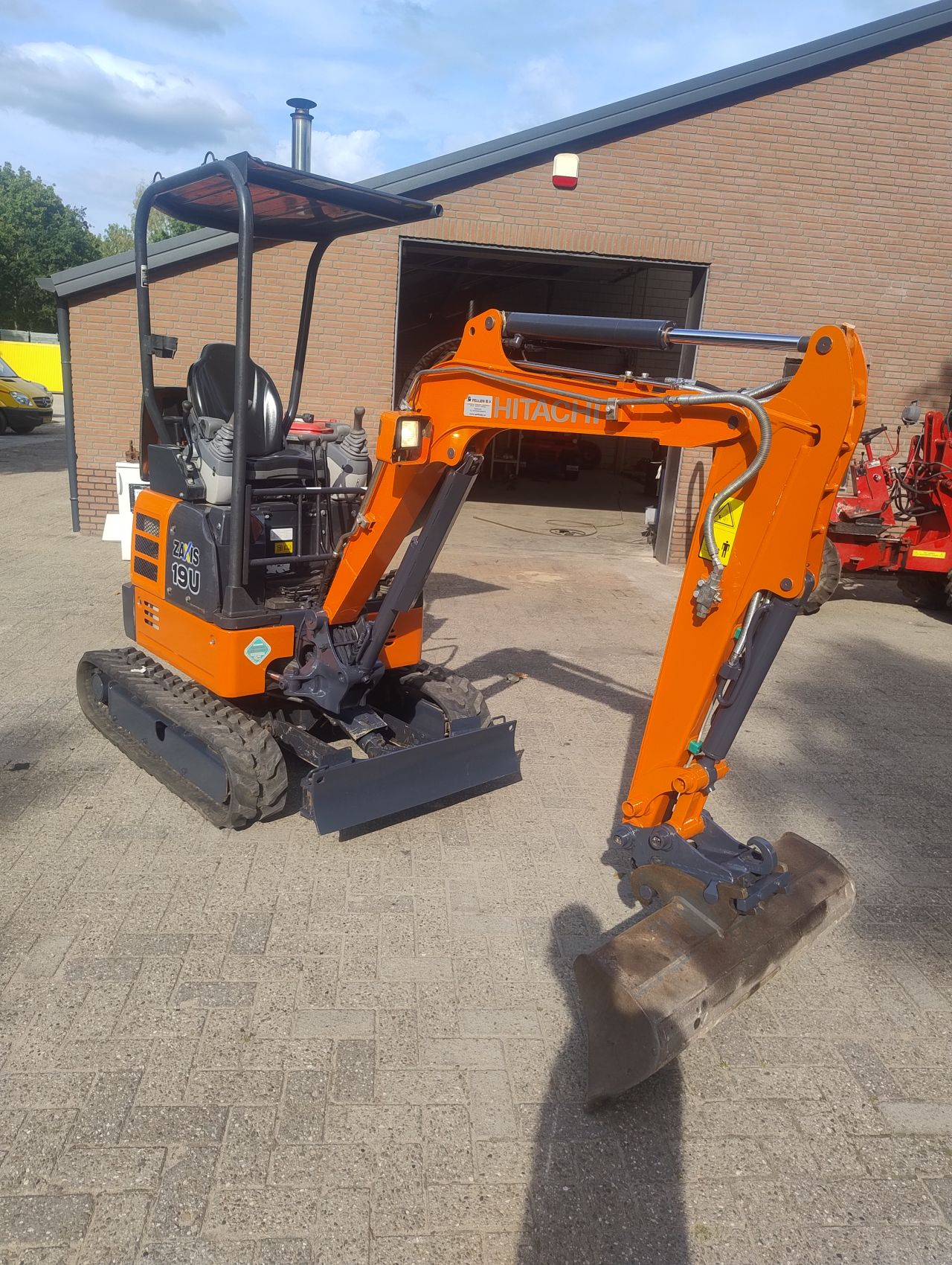 Hitachi zx19u minigraver
