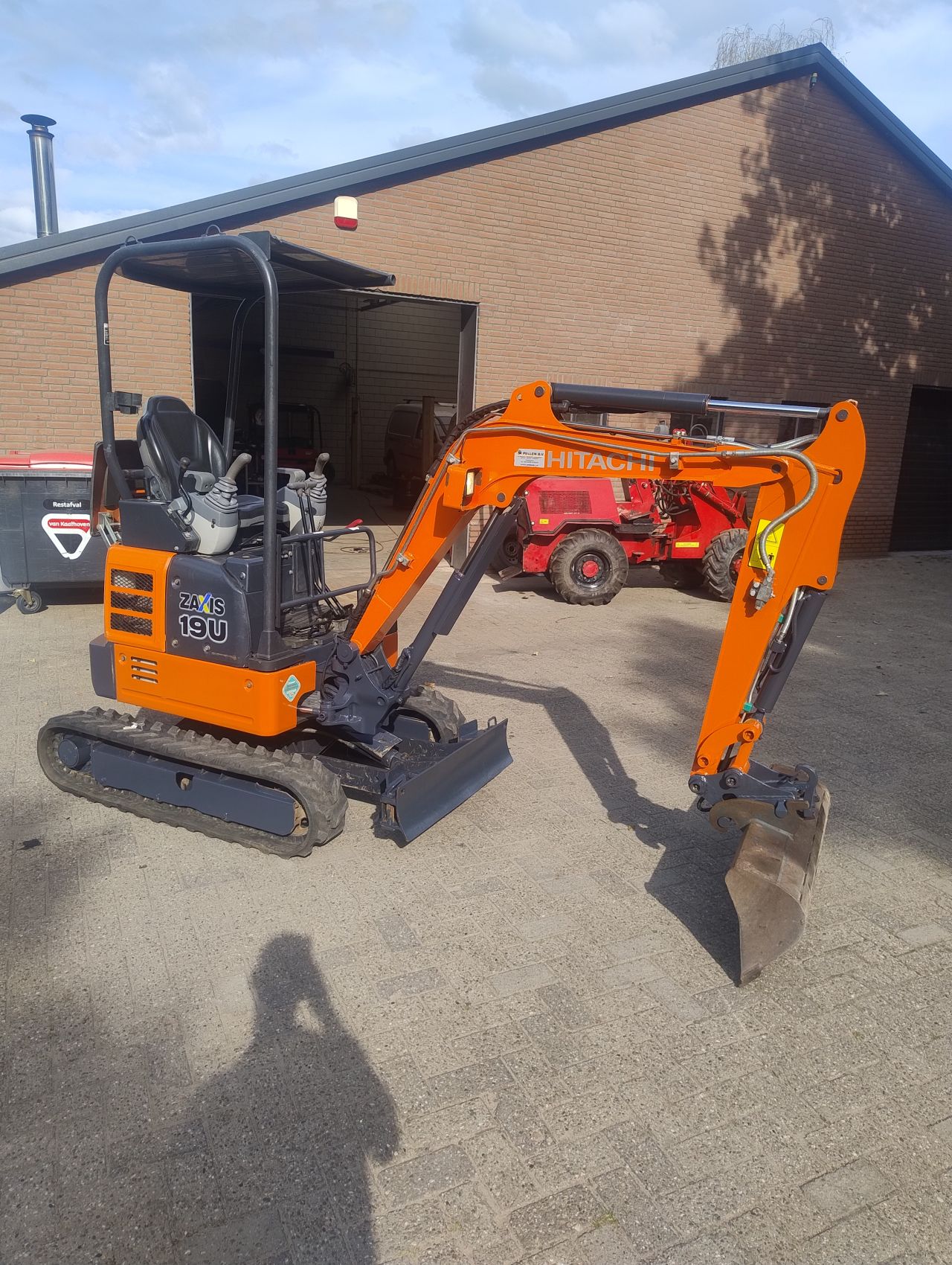 Hitachi zx19u minigraver