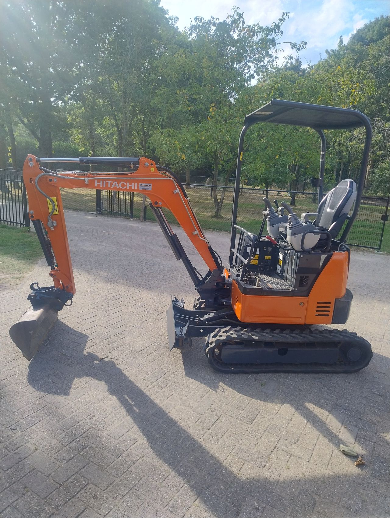 Hitachi zx19u minigraver