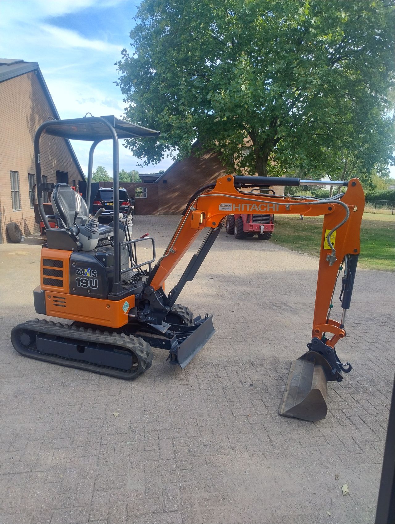 Hitachi zx19u minigraver