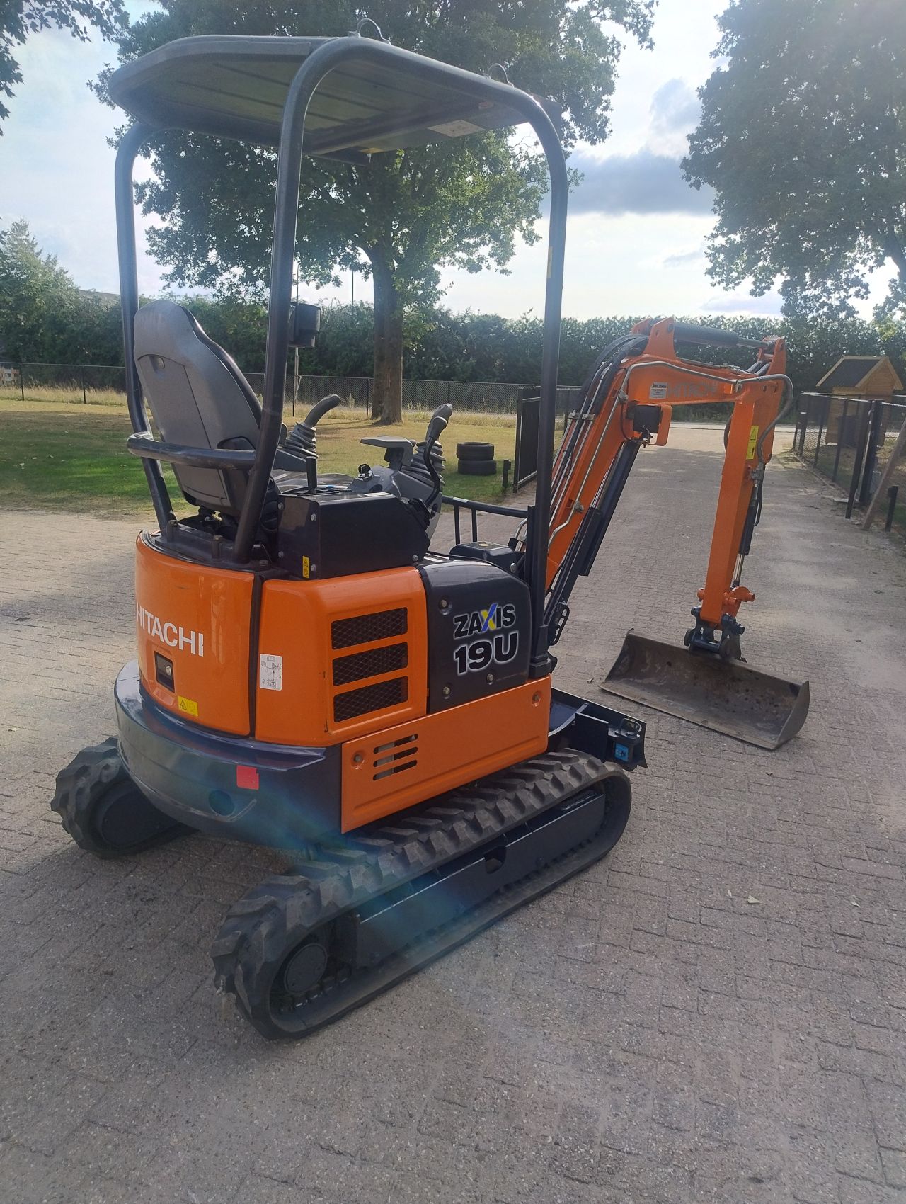 Hitachi zx19u minigraver