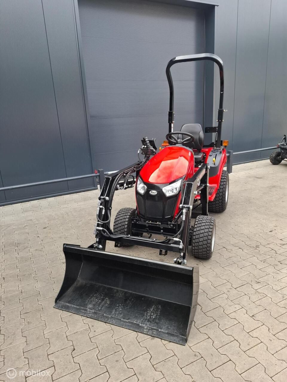 Jong gebruikte Tym Primo 20 mini tractor met voorlader hydro