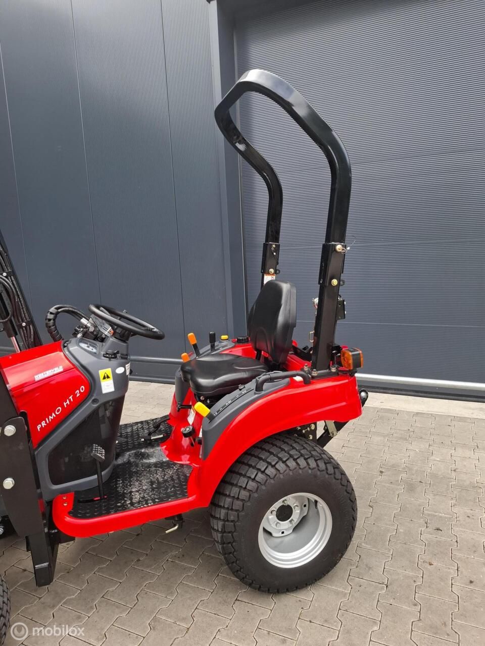 Jong gebruikte Tym Primo 20 mini tractor met voorlader hydro