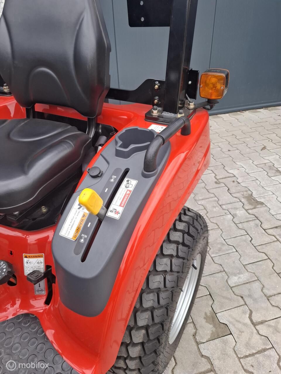 Jong gebruikte Tym Primo 20 mini tractor met voorlader hydro