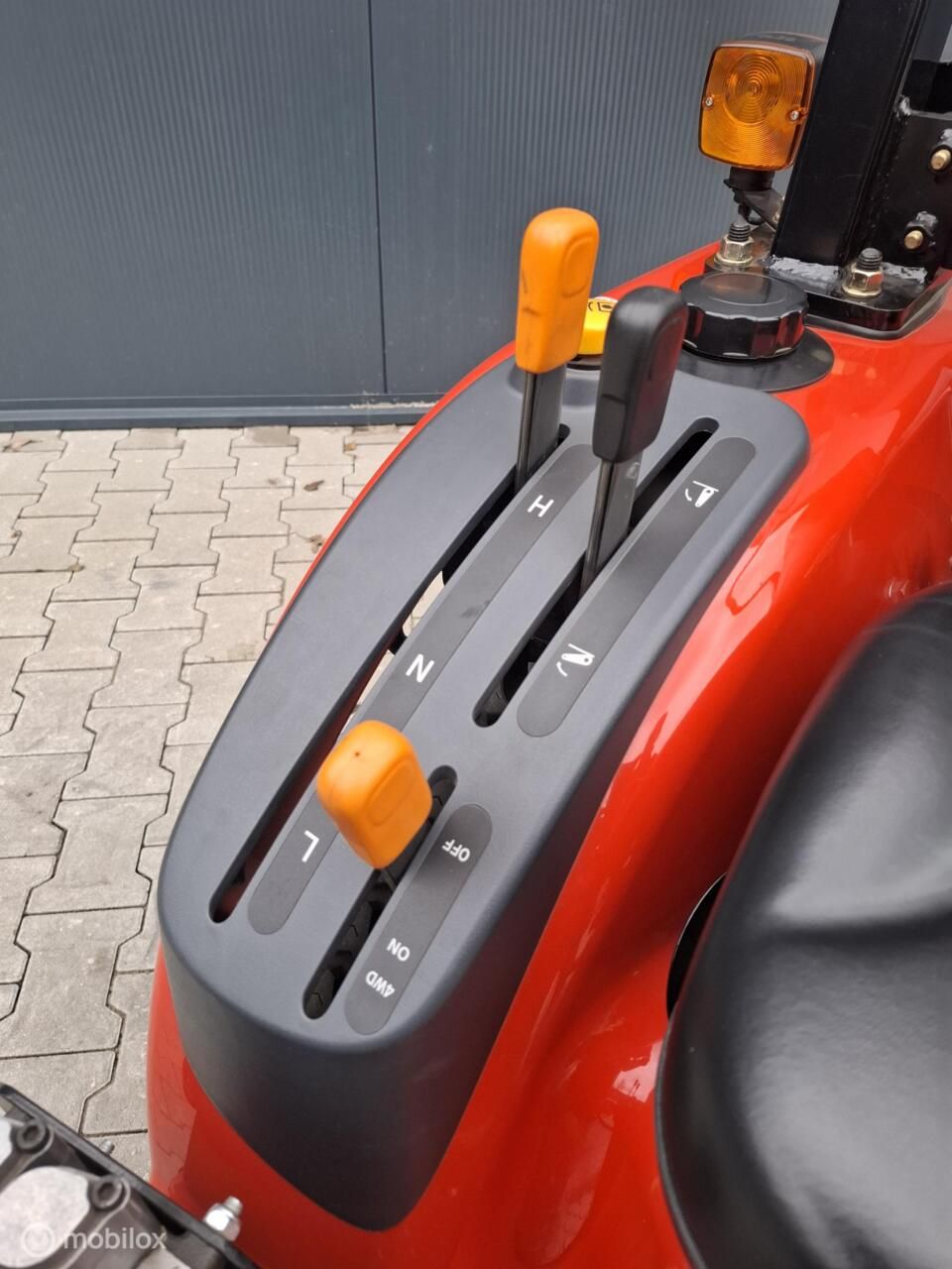 Jong gebruikte Tym Primo 20 mini tractor met voorlader hydro
