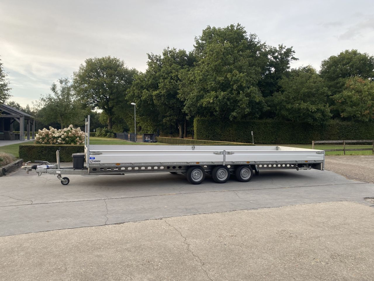 Nette Henra aanhangwagen