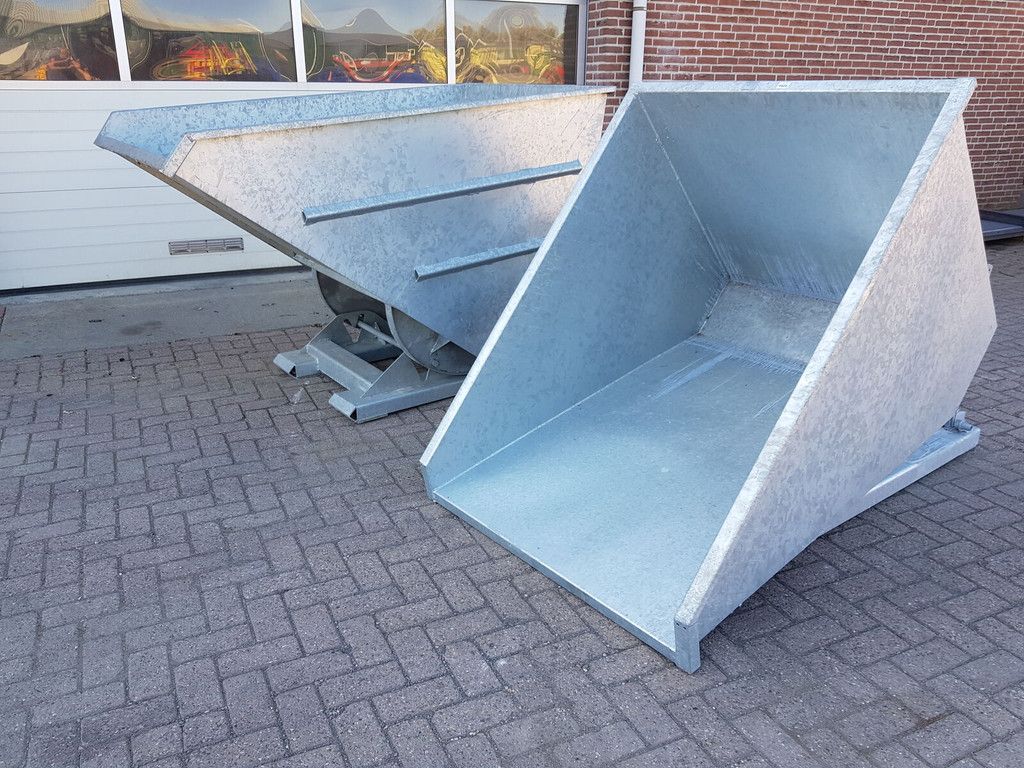 Self-dumping hopper