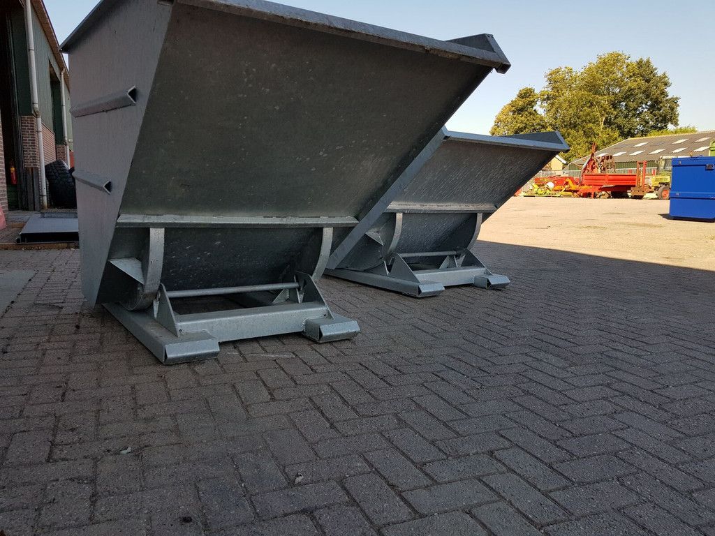 Self-dumping hopper