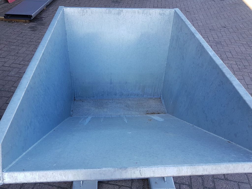 Self-dumping hopper