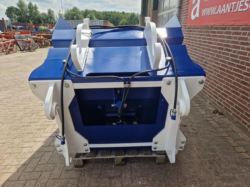 Bottom opening container