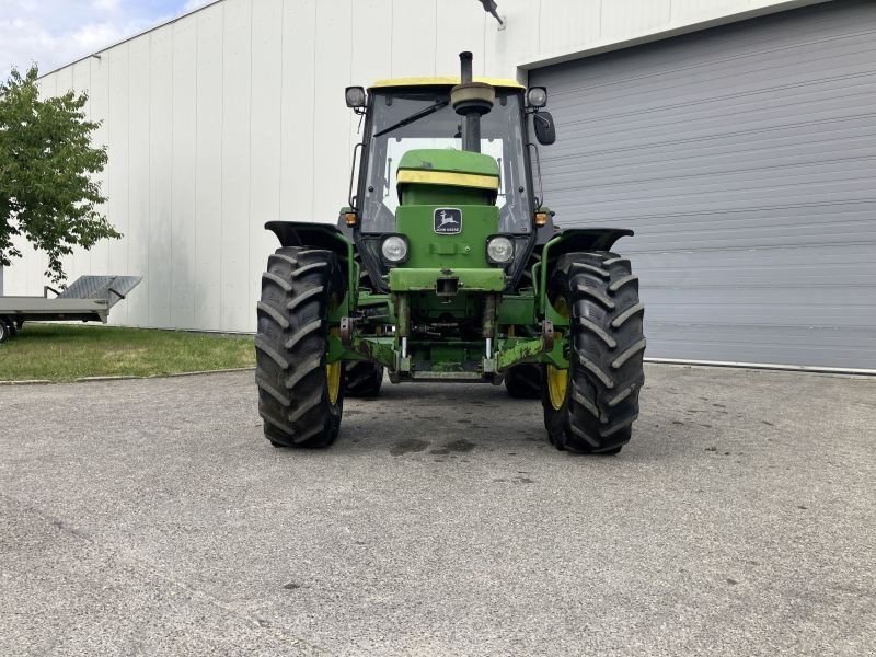 John Deere 2850