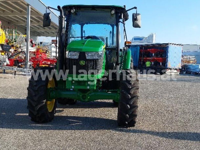 John Deere 5075E
