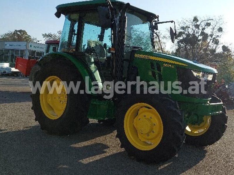 John Deere 5075E