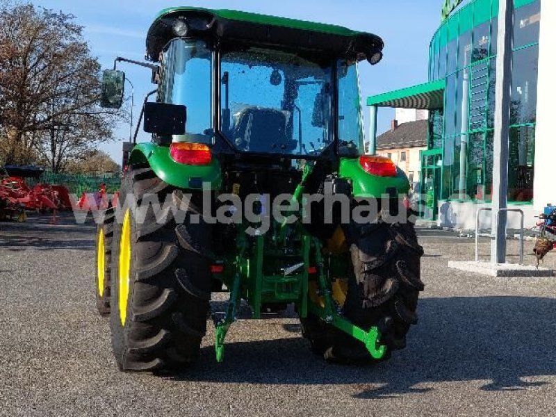 John Deere 5075E