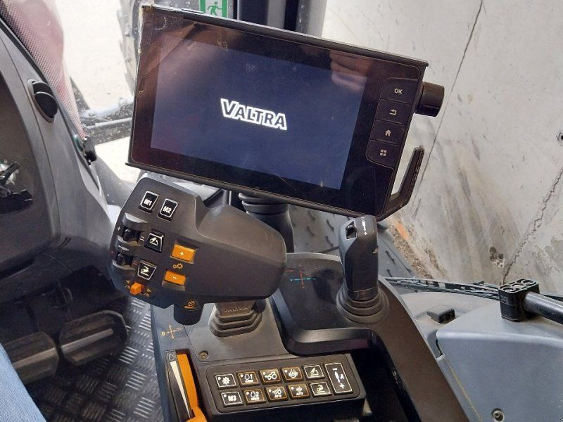Valtra T215D