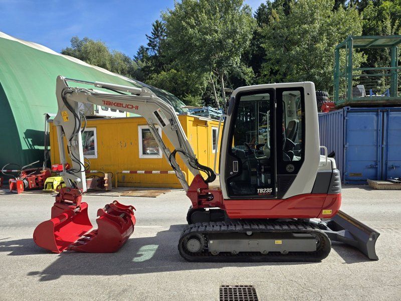 Takeuchi TB235