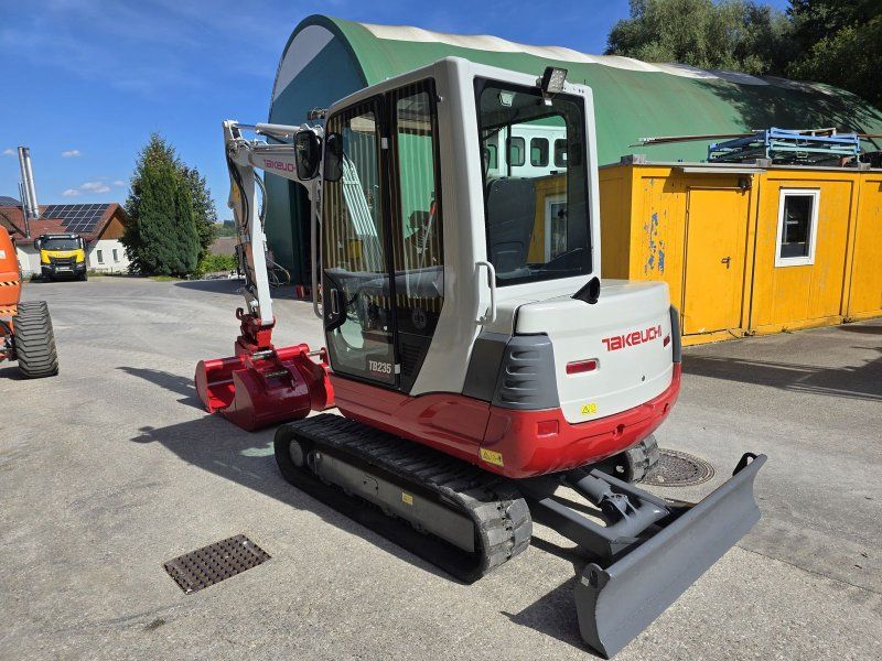 Takeuchi TB235